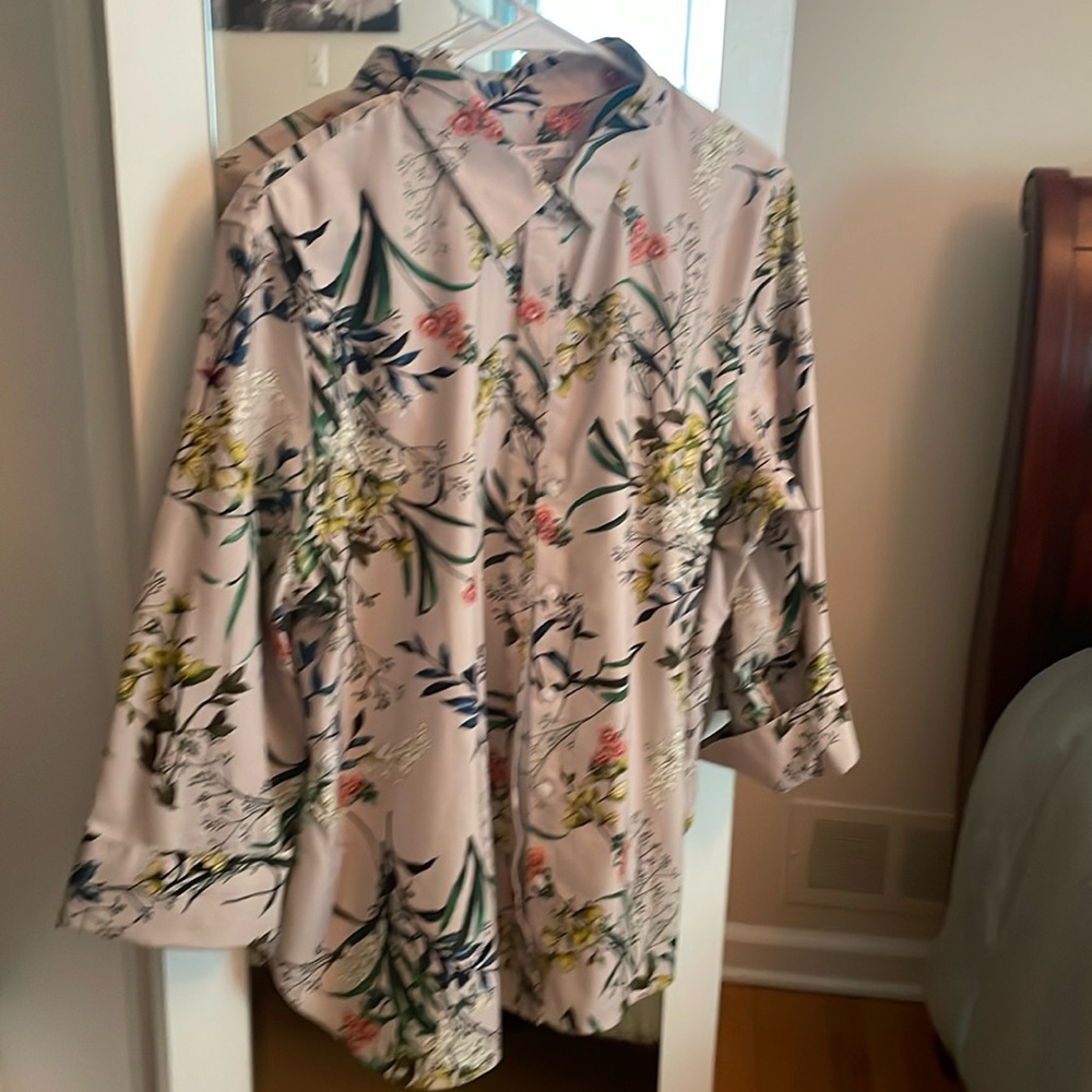 Chicos no iron Shirt size 3 USA 16